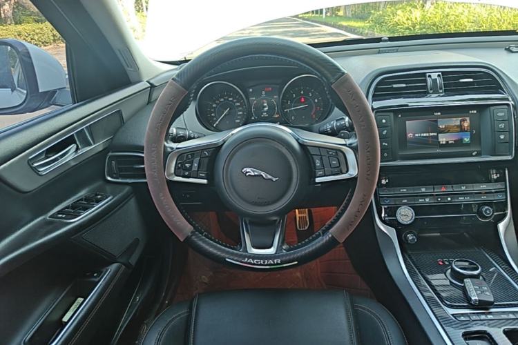 Used Jaguar XEL 2018 2.0T 200 PS Luxury Edition Steering Wheel