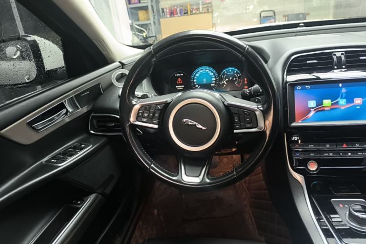 Used Jaguar XEL 2018 2.0T 200 PS Premium Edition Steering Wheel