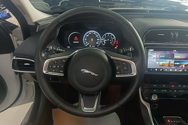 Used Jaguar XEL 2018 2.0T 200 PS Premium Edition Steering Wheel