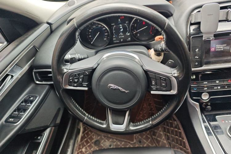 Used Jaguar XEL 2018 2.0T 200 PS Luxury Edition Steering Wheel