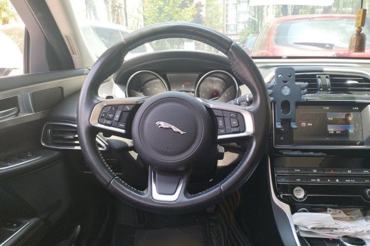 Used Jaguar XEL 2018 2.0T 200 PS Luxury Edition Steering Wheel