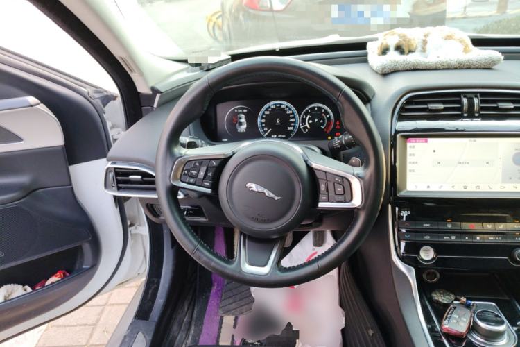 Used Jaguar XEL 2018 2.0T 200 PS Premium Edition Steering Wheel