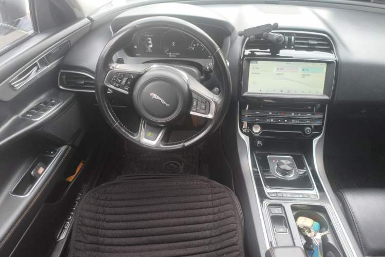 Used Jaguar XEL 2018 2.0T 200 PS Premium Edition Steering Wheel