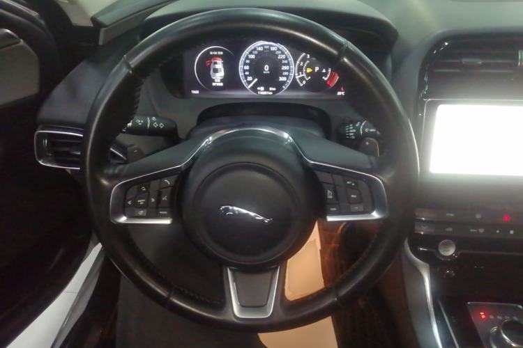 Used Jaguar XEL 2018 2.0T 200 PS Premium Edition Steering Wheel