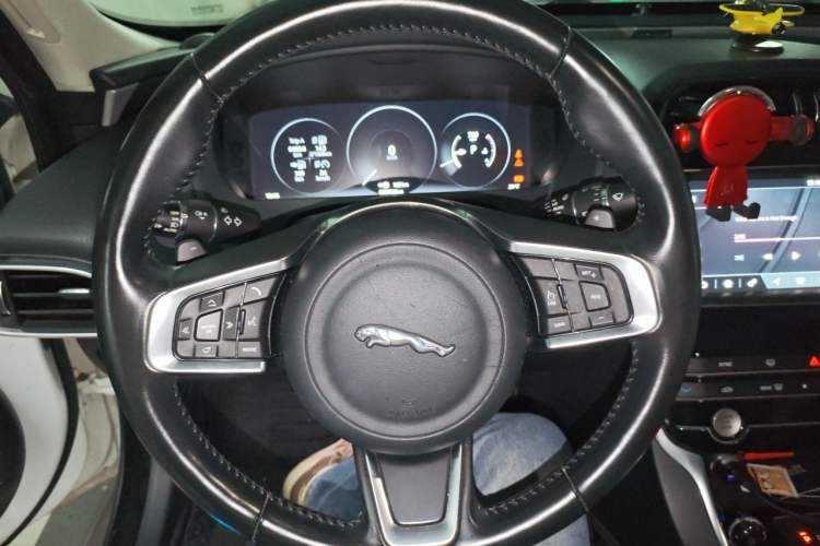 Used Jaguar XEL 2018 2.0T 200 PS Premium Edition Steering Wheel