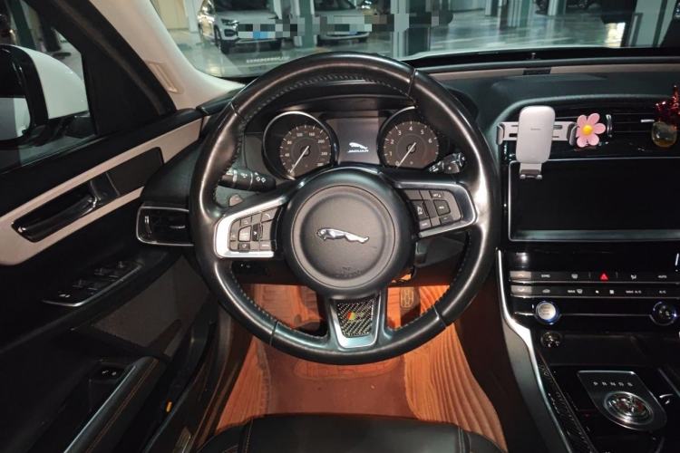 Used Jaguar XEL 2018 2.0T 200 PS Luxury Edition Steering Wheel