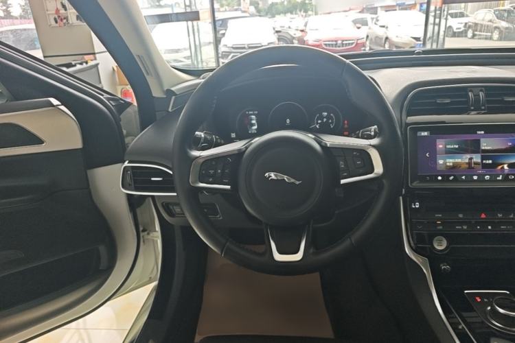 Used Jaguar XEL 2018 2.0T 200 PS Premium Edition Steering Wheel