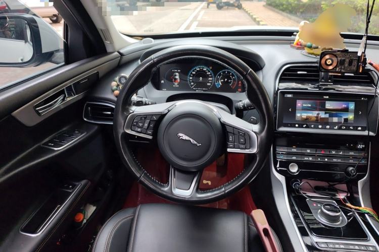 Used Jaguar XEL 2018 2.0T 200 PS Premium Edition Steering Wheel