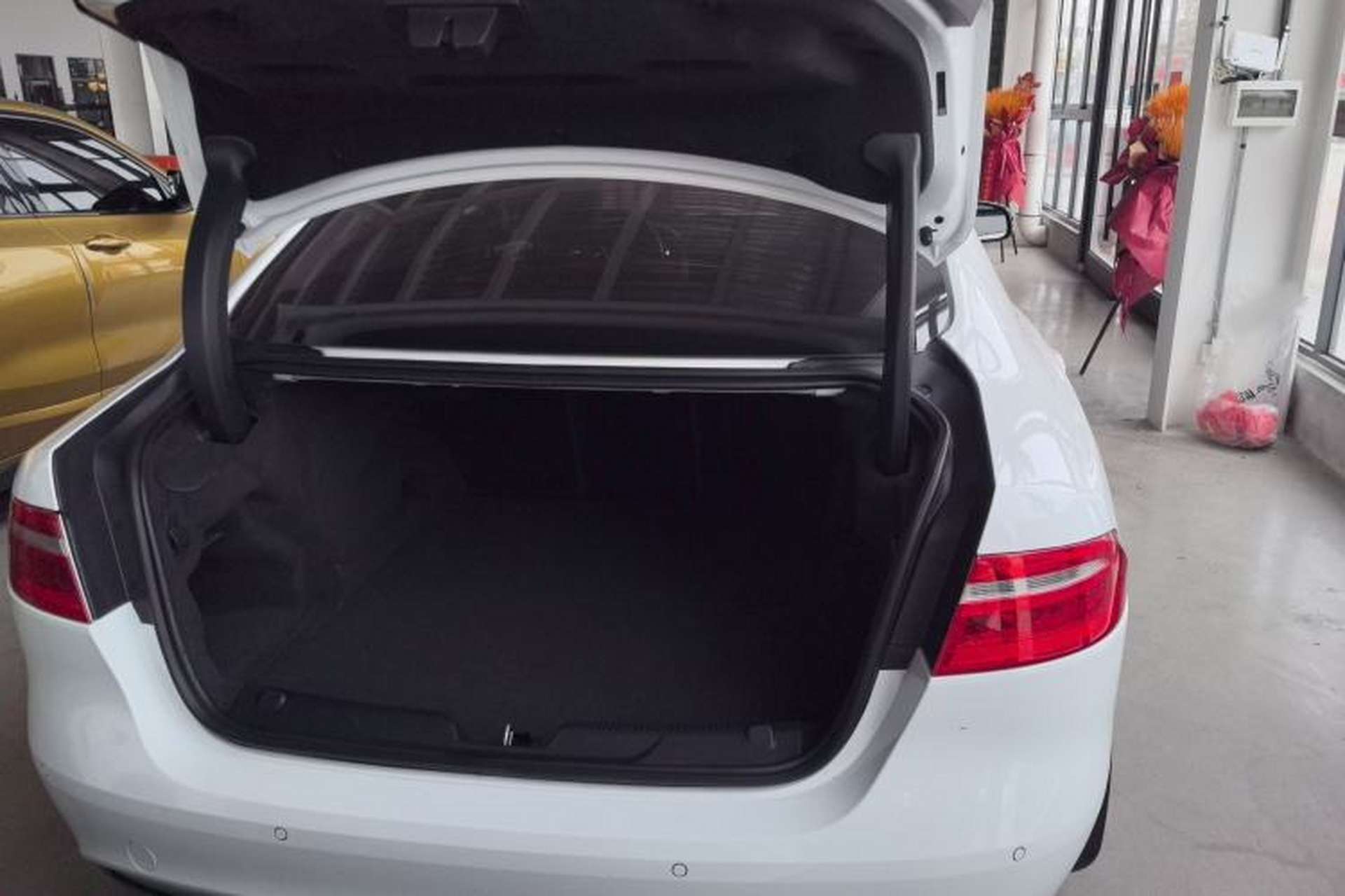 Used Jaguar XEL 2018 2.0T 250 PS Premium Edition Trunk