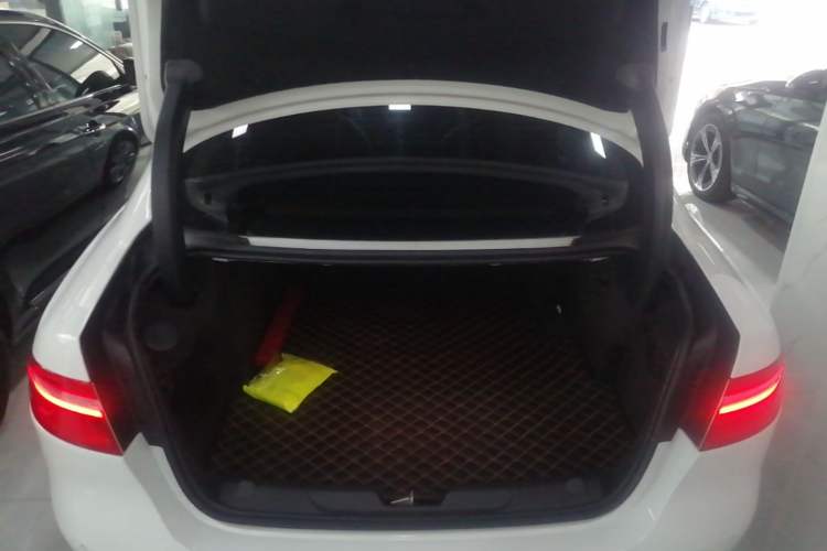 Used Jaguar XEL 2018 2.0T 200 PS Premium Edition Trunk