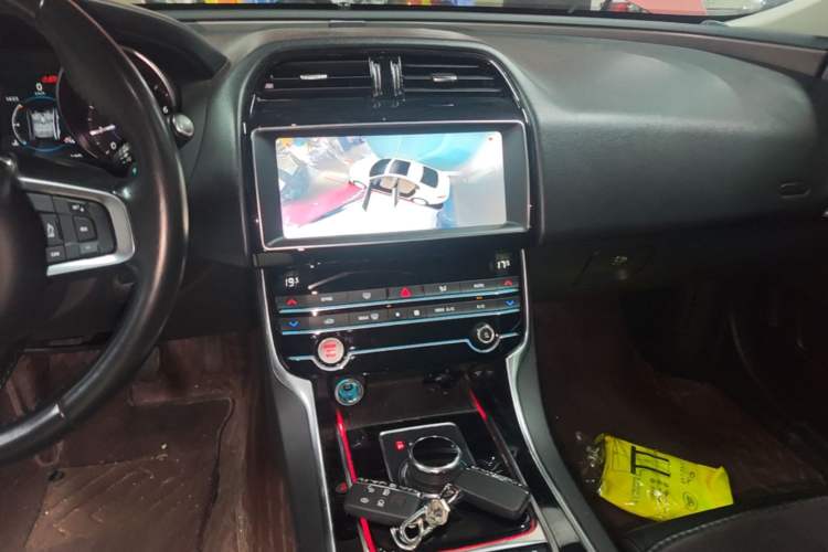 Used Jaguar XEL 2019 2.0T 200 PS Luxury Edition Audio And AC Panel