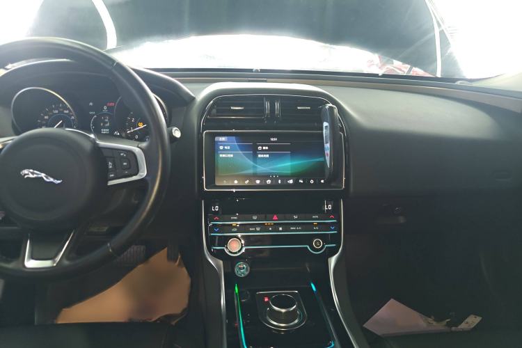Used Jaguar XEL 2019 2.0T 200 PS Luxury Edition Audio And AC Panel
