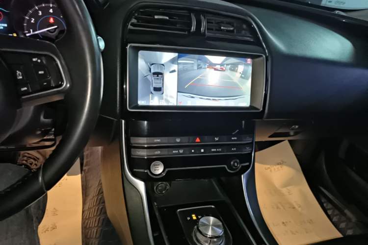 Used Jaguar XEL 2019 2.0T 200 PS Elite Edition Audio And AC Panel