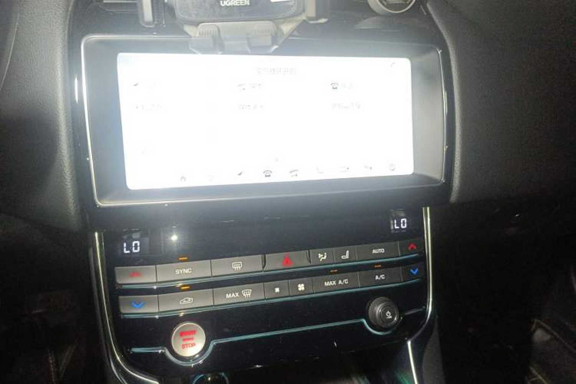 Used Jaguar XEL 2019 2.0T 200 PS Deluxe Edition Audio And AC Panel