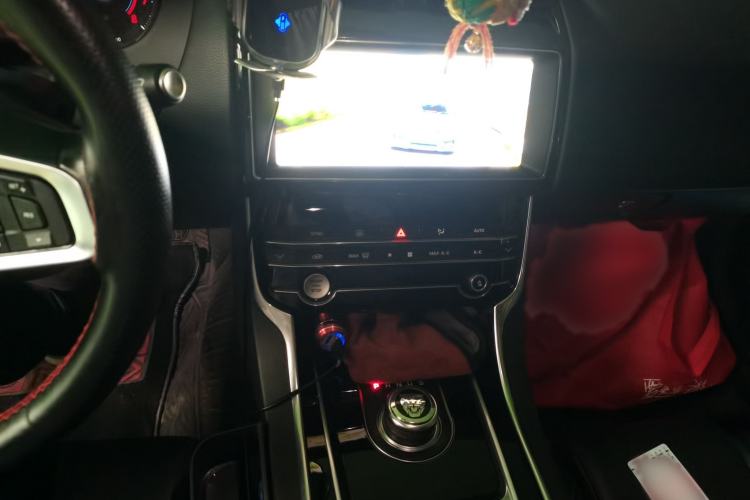 Used Jaguar XEL 2019 2.0T 200 PS Luxury Edition Audio And AC Panel