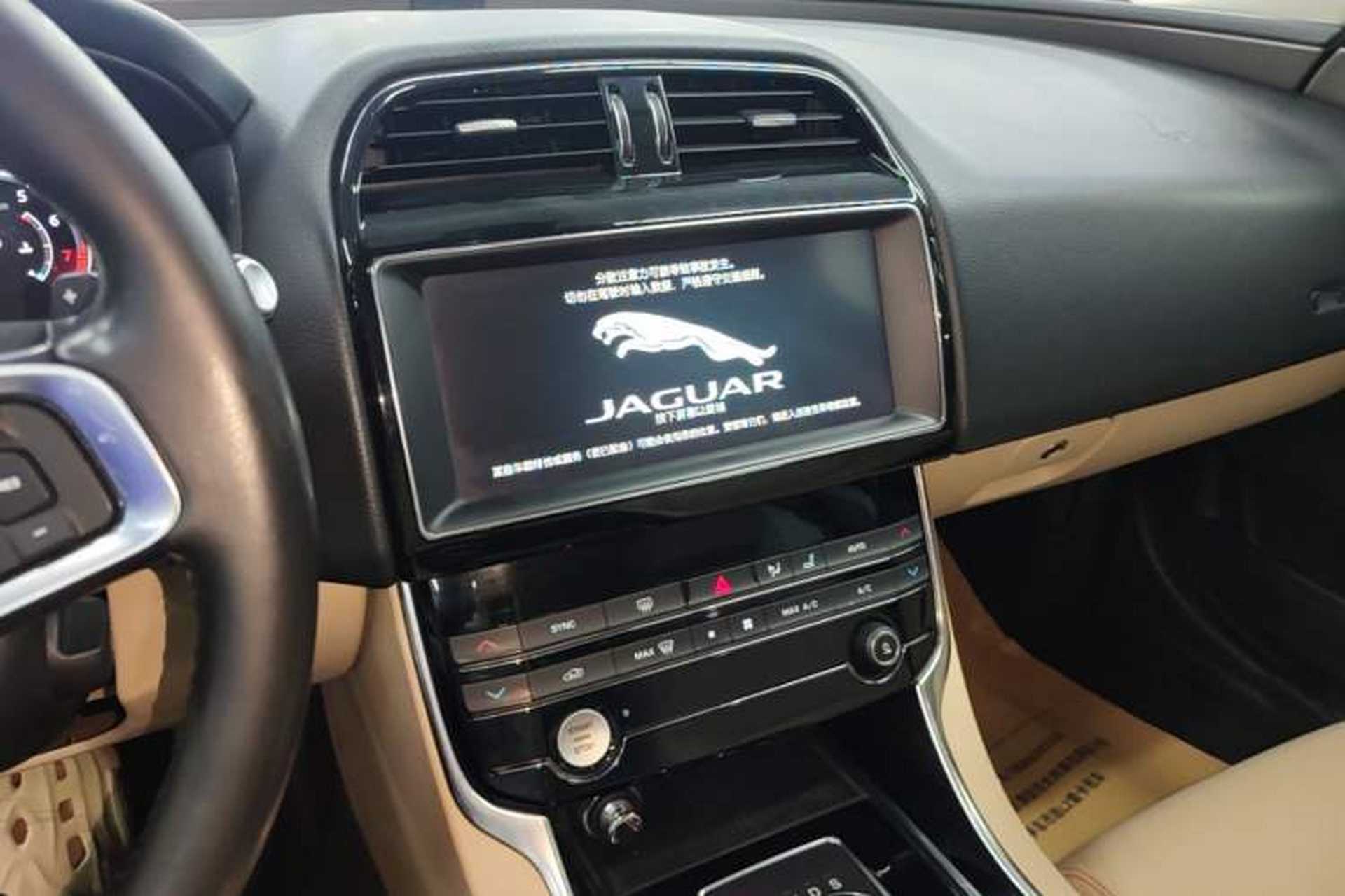 Used Jaguar XEL 2019 2.0T 200 PS Deluxe Edition Audio And AC Panel