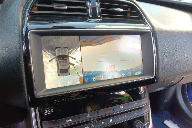 Used Jaguar XEL 2019 2.0T 200 PS Elite Edition Audio And AC Panel