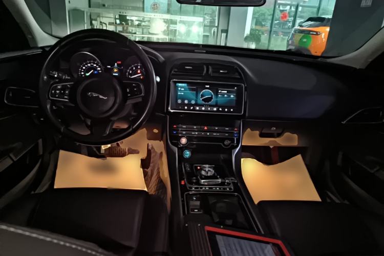 Used Jaguar XEL 2019 2.0T 200 PS Elite Edition Center Console