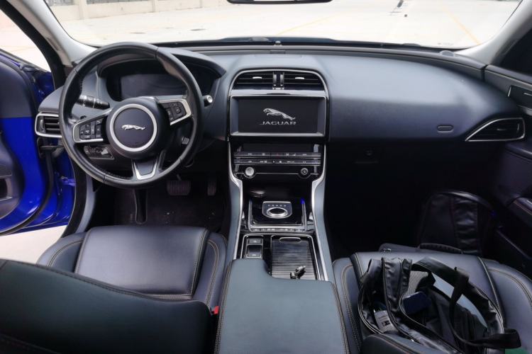 Used Jaguar XEL 2019 2.0T 250 PS Premium Edition Center Console