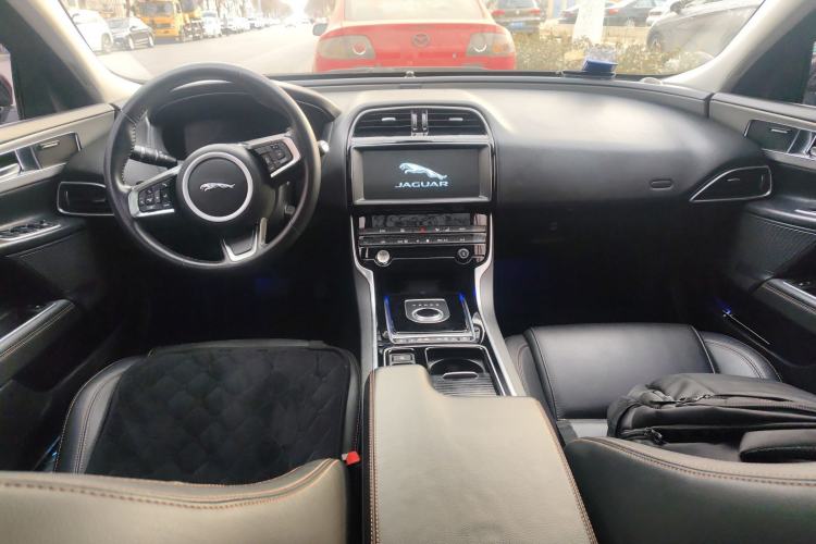 Used Jaguar XEL 2019 2.0T 250 PS Premium Edition Center Console