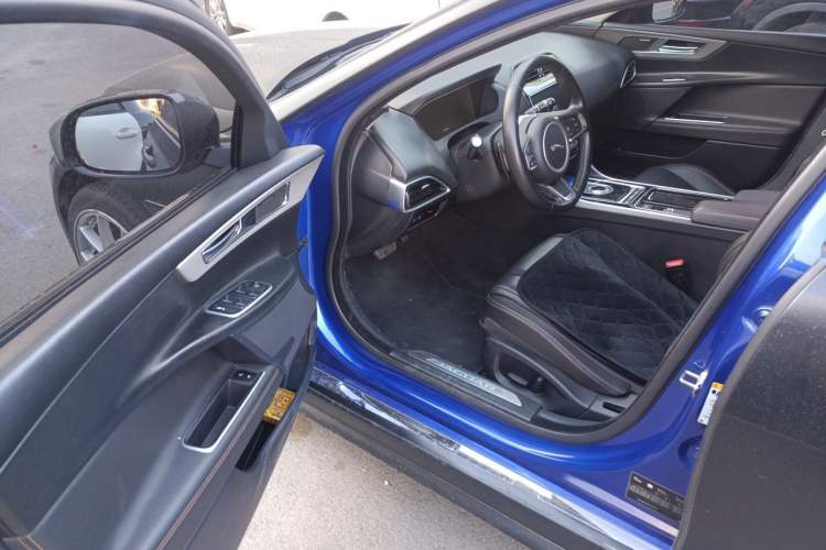 Used Jaguar XEL 2019 2.0T 250 PS Premium Edition Driver Seat