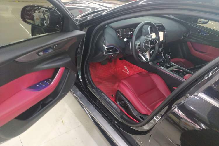 Used Jaguar XEL 2019 2.0T 200 PS Deluxe Edition Driver Seat