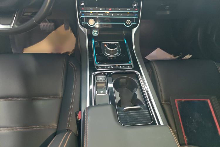 Used Jaguar XEL 2019 2.0T 200 PS Luxury Edition Gear Lever