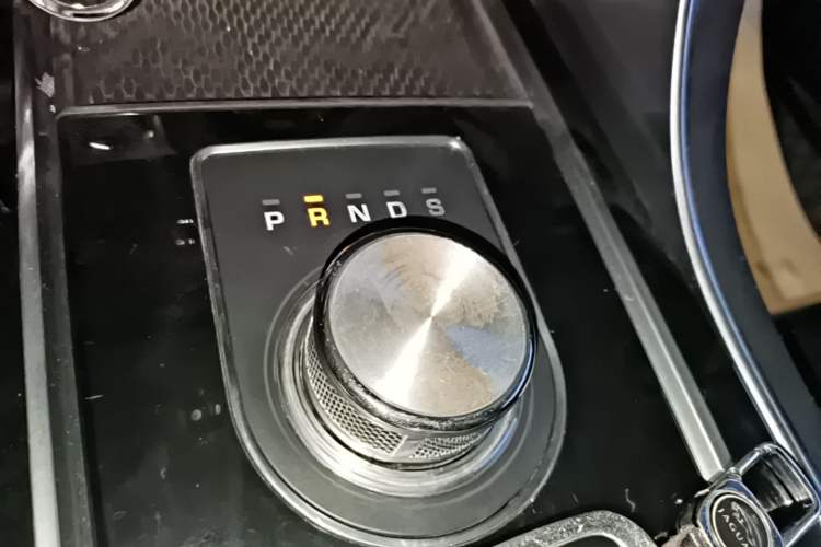 Used Jaguar XEL 2019 2.0T 200 PS Elite Edition Gear Lever