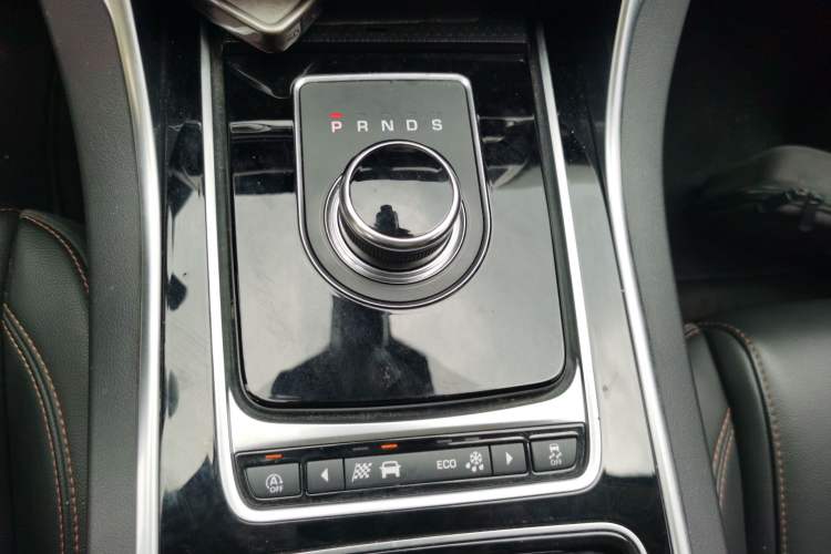 Used Jaguar XEL 2019 2.0T 250 PS Premium Edition Gear Lever