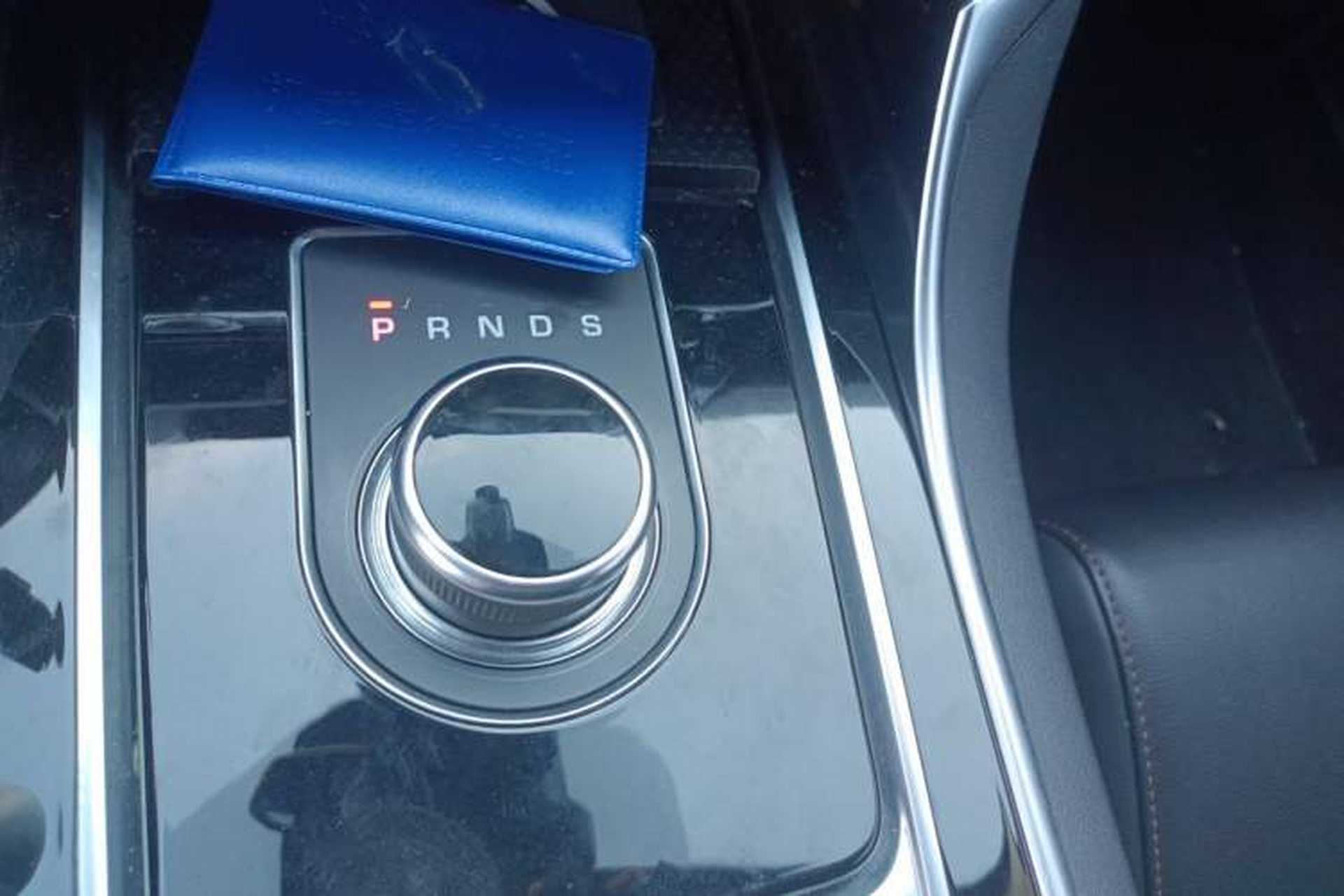 Used Jaguar XEL 2019 2.0T 250 PS Premium Edition Gear Lever