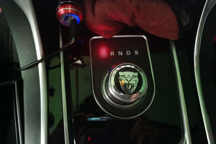 Used Jaguar XEL 2019 2.0T 200 PS Luxury Edition Gear Lever