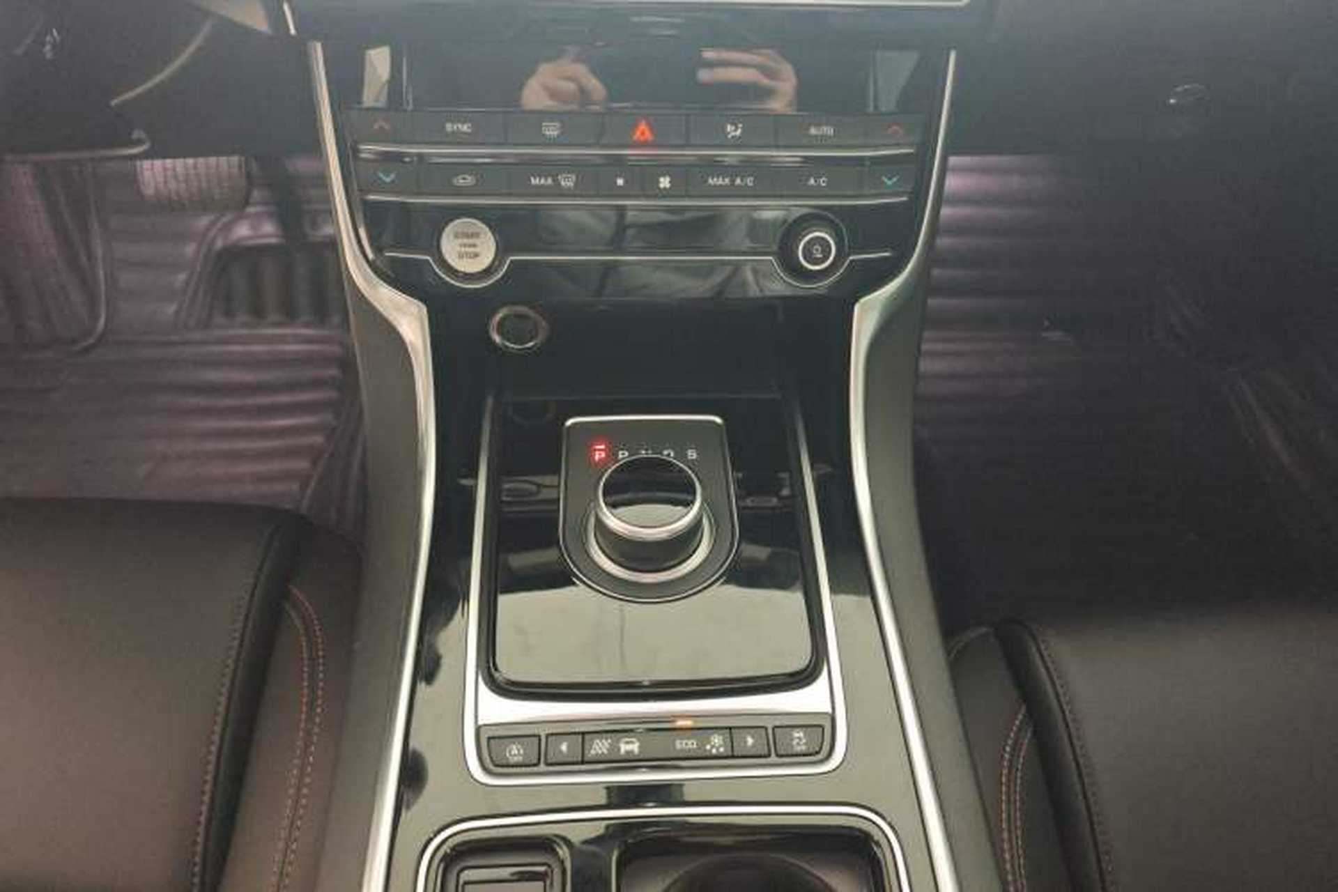 Used Jaguar XEL 2019 2.0T 200 PS Luxury Edition Gear Lever