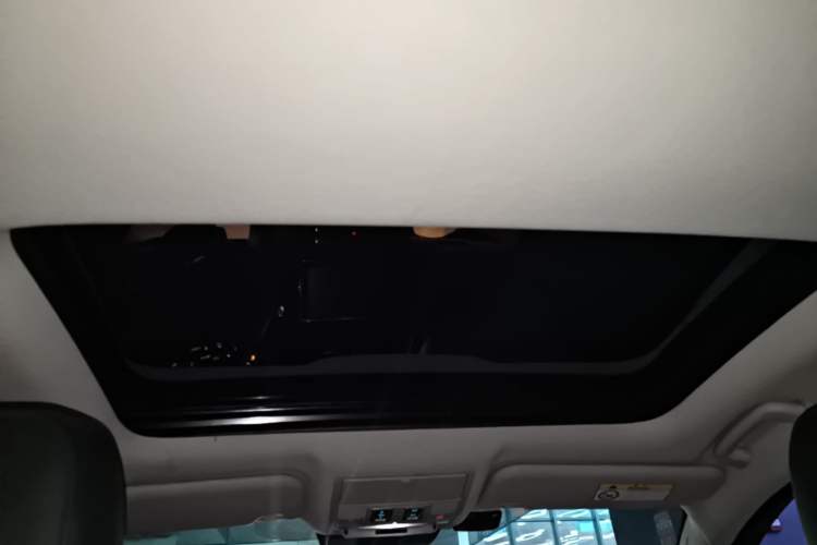 Used Jaguar XEL 2019 2.0T 200 PS Elite Edition Headliner