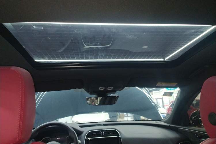 Used Jaguar XEL 2019 2.0T 200 PS Deluxe Edition Headliner