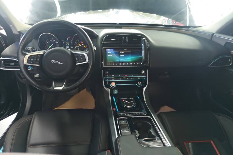 Used Jaguar XEL 2019 2.0T 200 PS Luxury Edition Interior 2