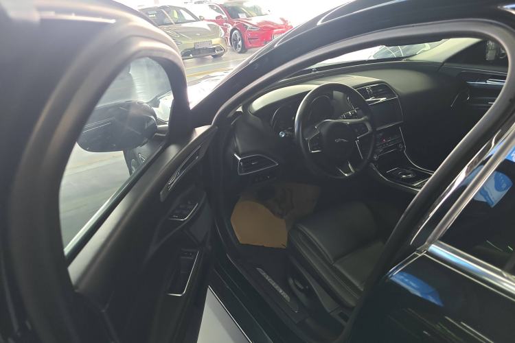 Used Jaguar XEL 2019 2.0T 200 PS Luxury Edition Interior 3