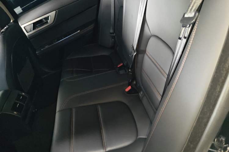 Used Jaguar XEL 2019 2.0T 200 PS Luxury Edition Interior 4