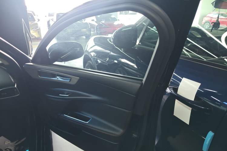 Used Jaguar XEL 2019 2.0T 200 PS Luxury Edition Interior 5