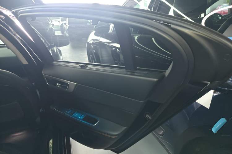 Used Jaguar XEL 2019 2.0T 200 PS Luxury Edition Interior 6