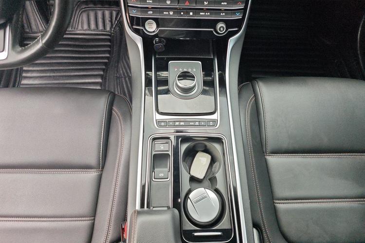 Used Jaguar XEL 2019 2.0T 200 PS Elite Edition Interior 8