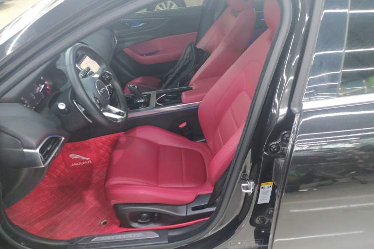 Used Jaguar XEL 2019 2.0T 200 PS Deluxe Edition Left Front Seat