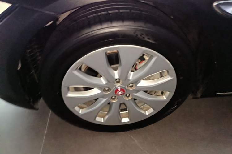 Used Jaguar XEL 2019 2.0T 200 PS Elite Edition Left Front Wheel Hub