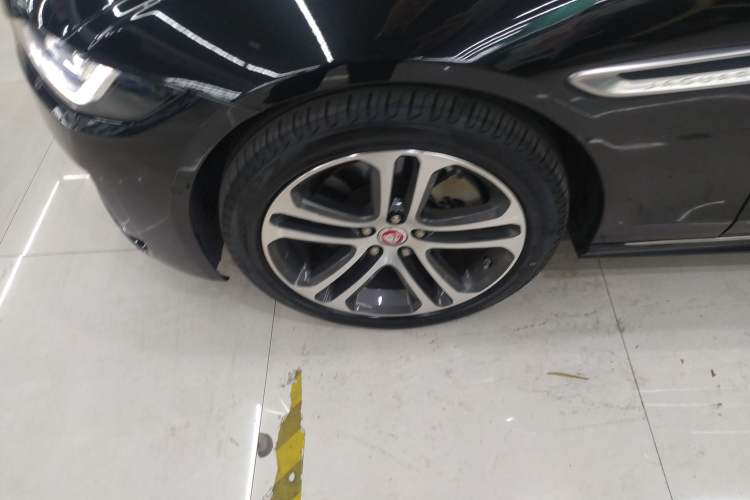 Used Jaguar XEL 2019 2.0T 200 PS Deluxe Edition Left Front Wheel Hub