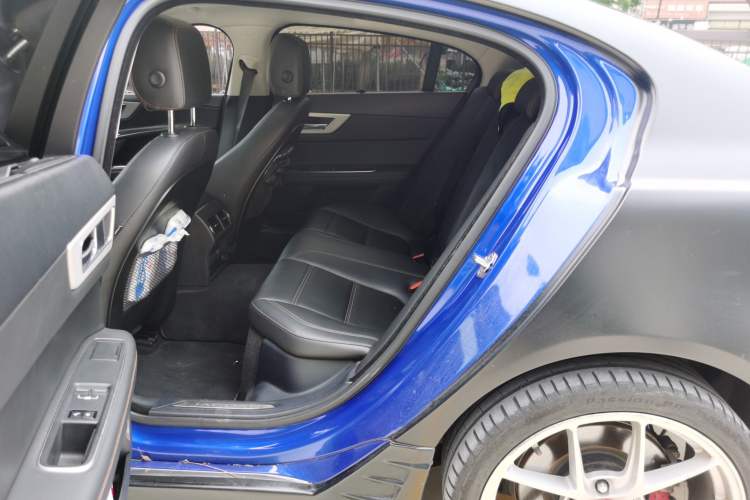 Used Jaguar XEL 2019 2.0T 250 PS Premium Edition Left Rear Seat