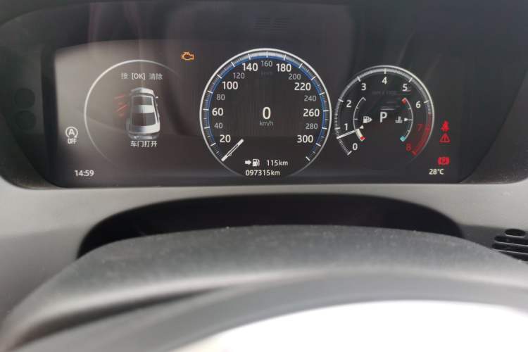 Used Jaguar XEL 2019 2.0T 250 PS Premium Edition Odometer Close Up