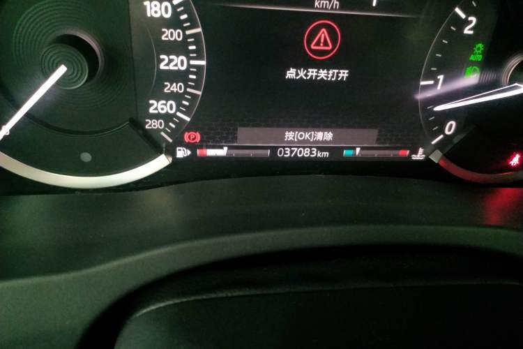 Used Jaguar XEL 2019 2.0T 200 PS Deluxe Edition Odometer Close Up