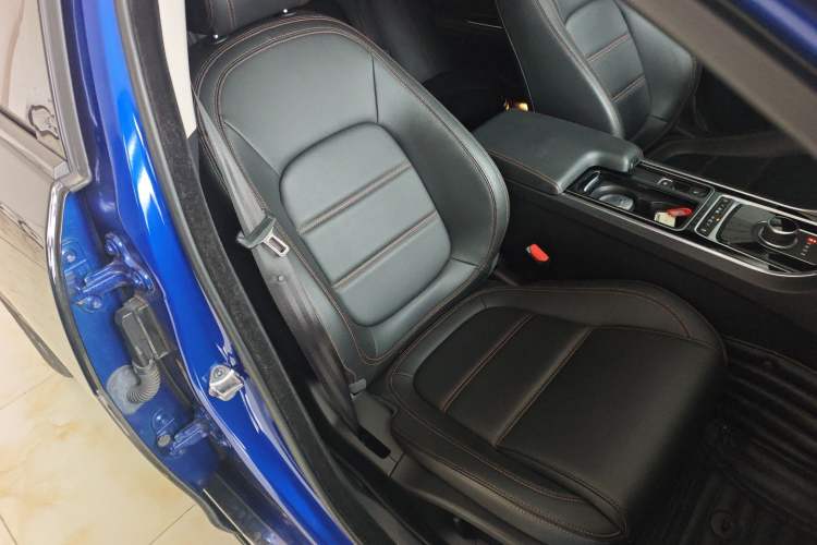 Used Jaguar XEL 2019 2.0T 200 PS Luxury Edition Right Front Seat