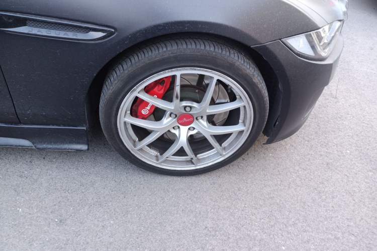 Used Jaguar XEL 2019 2.0T 250 PS Premium Edition Right Front Wheel Hub