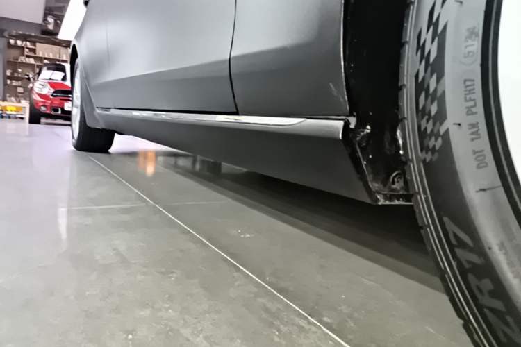 Used Jaguar XEL 2019 2.0T 200 PS Elite Edition Right Side Sill
