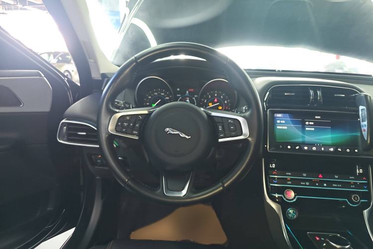 Used Jaguar XEL 2019 2.0T 200 PS Luxury Edition Steering Wheel